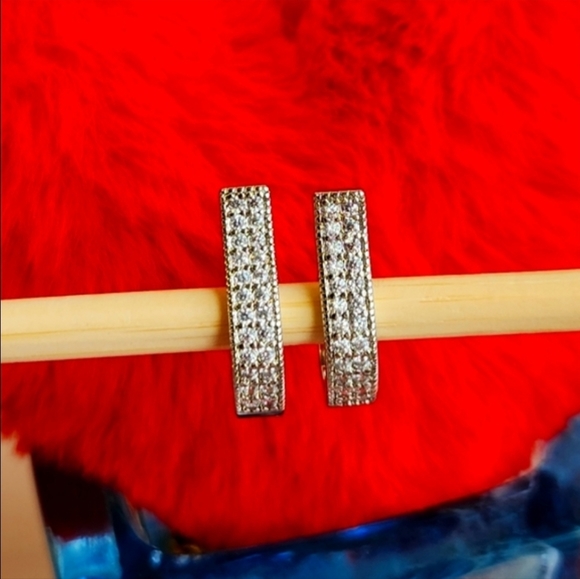 white gold earrings *new - Picture 7 of 7